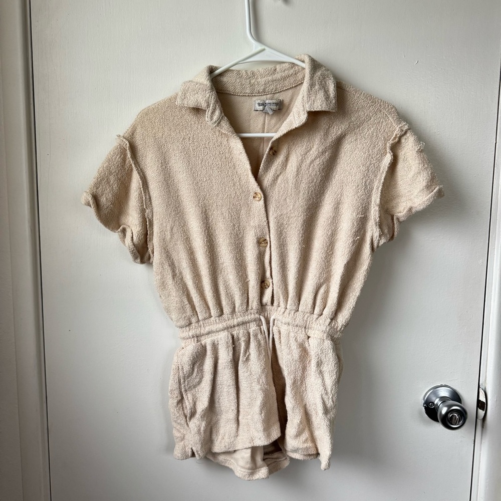 ❌SOLD❌Urban outfitters beige beachy romper size xs